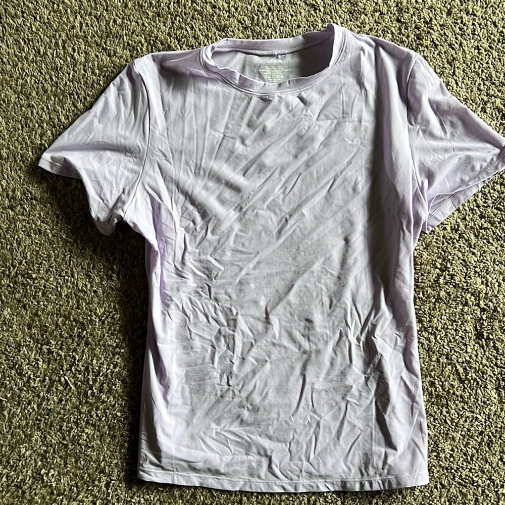 NWOT fits everybody t shirt
